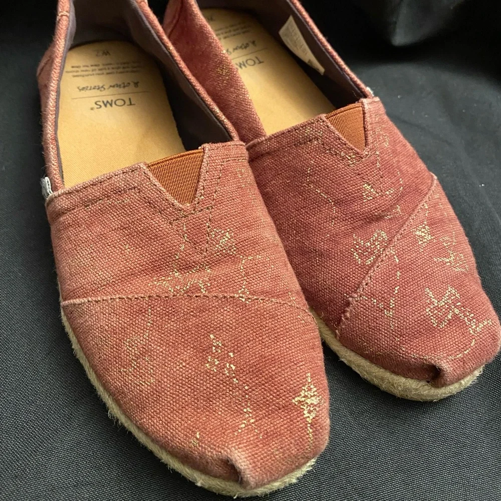 Toms- Toms and Other‎ Stories-Rust/Gold Slip Pn flats, Women’s size:7, Pre-Owned